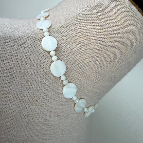 Vintage Circle Mother of Pearl Beaded Necklace Barrel Clasp 17" - Picture 3 of 6